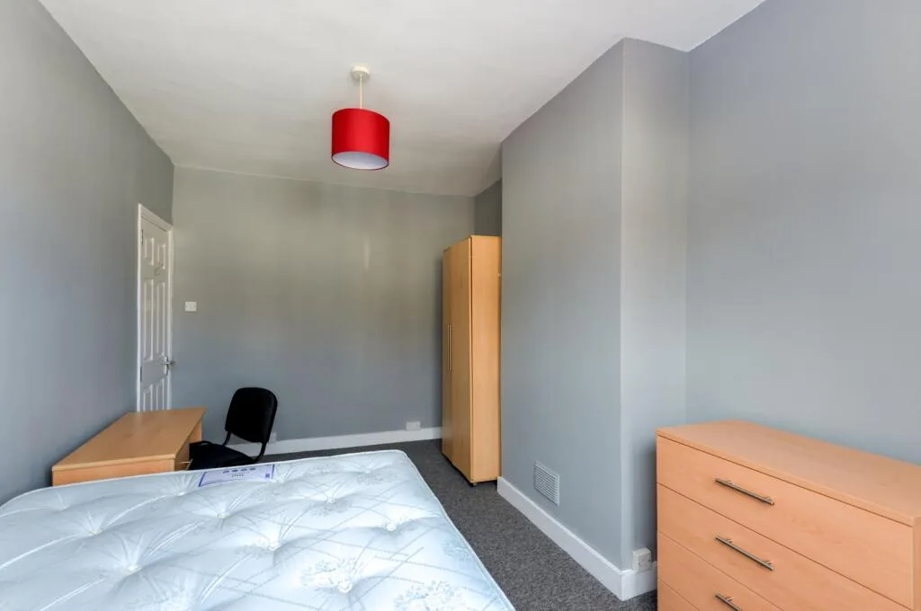 5 bedroom terraced house for rent