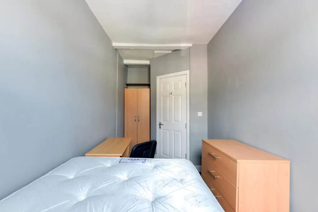 5 bedroom terraced house for rent