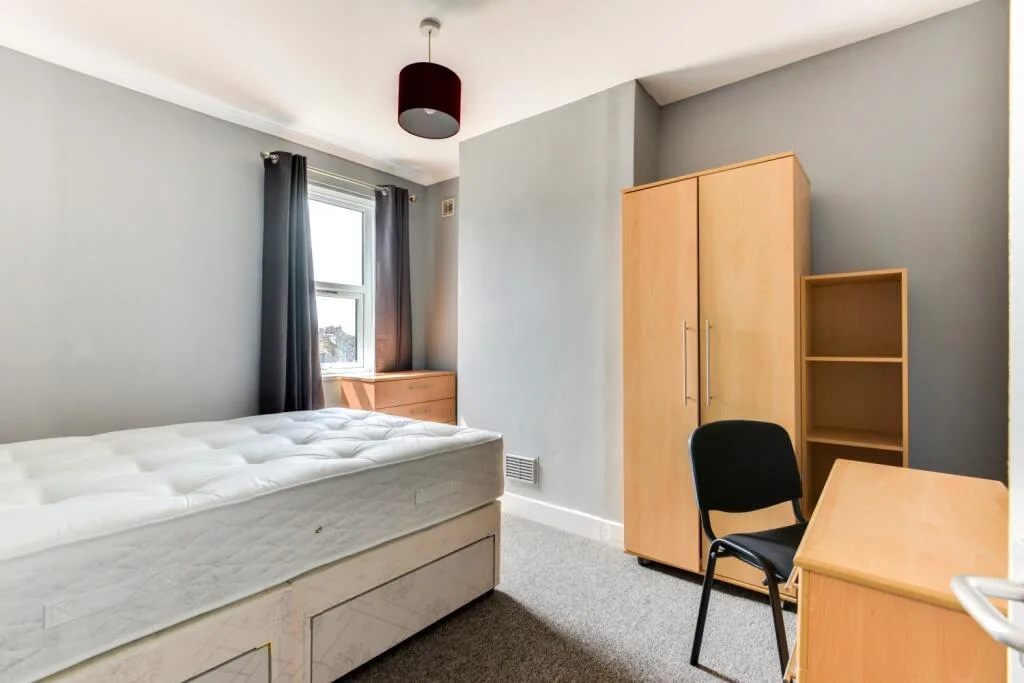 5 bedroom terraced house for rent