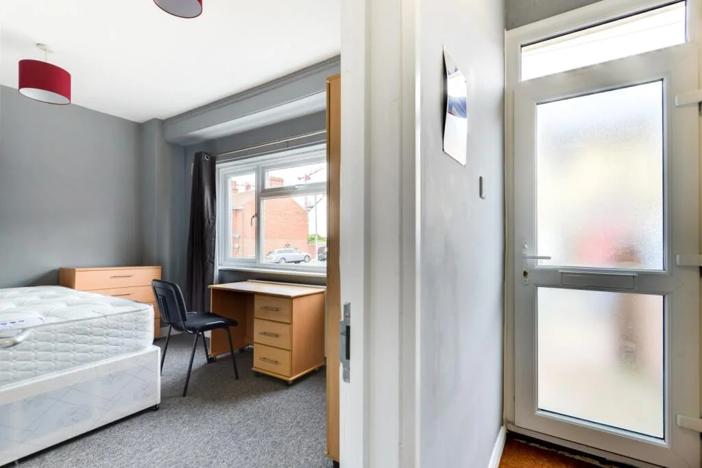 5 bedroom terraced house for rent
