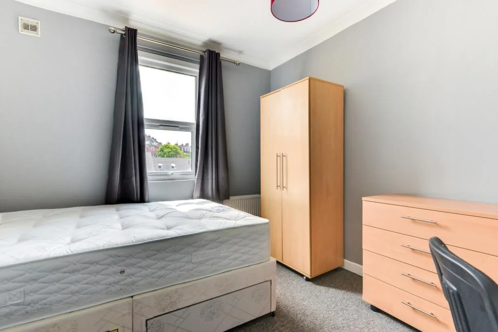 5 bedroom terraced house for rent