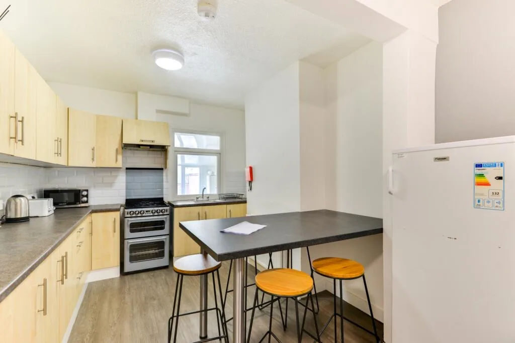 5 bedroom terraced house for rent