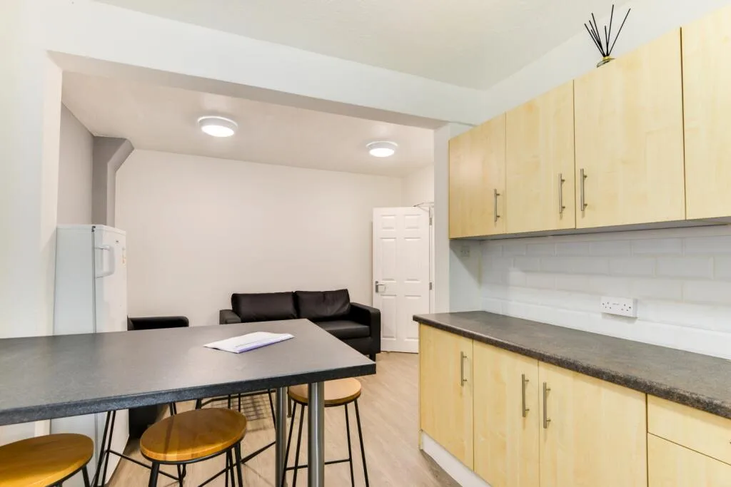 5 bedroom terraced house for rent