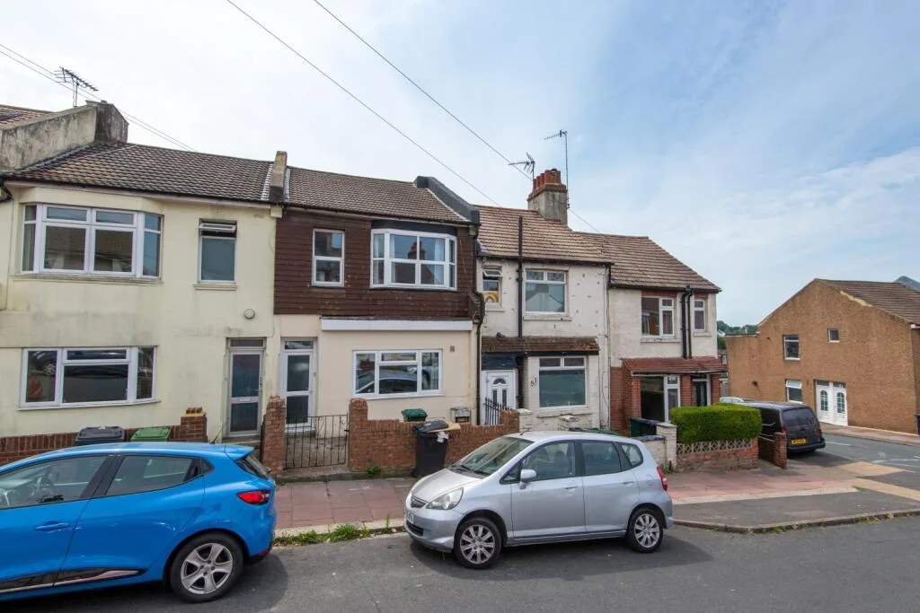5 bedroom terraced house for rent