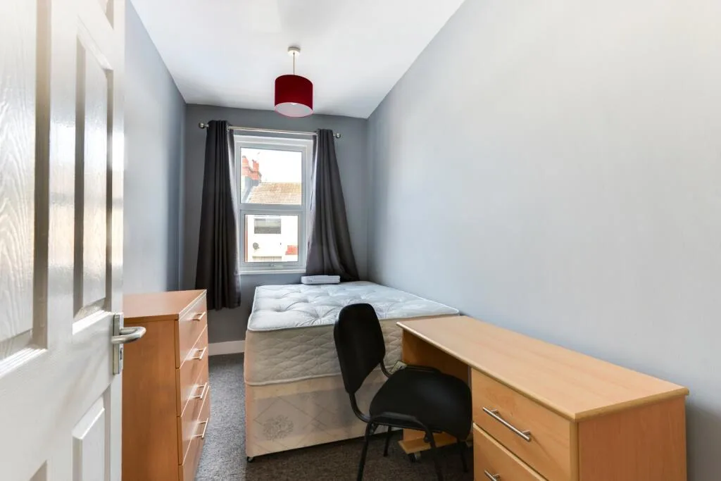 5 bedroom terraced house for rent