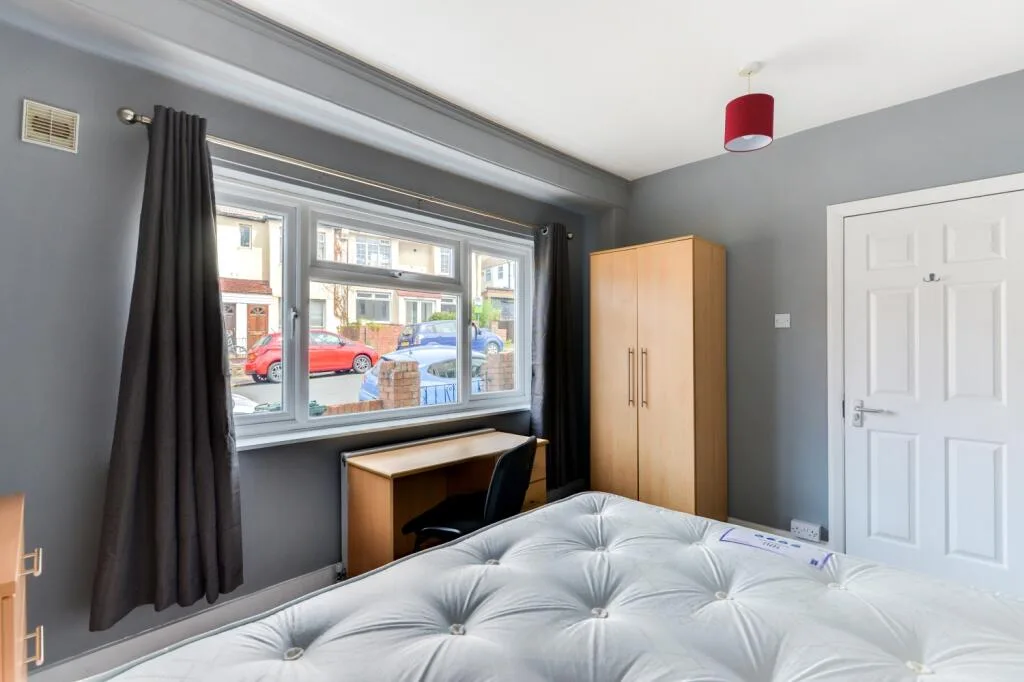 5 bedroom terraced house for rent