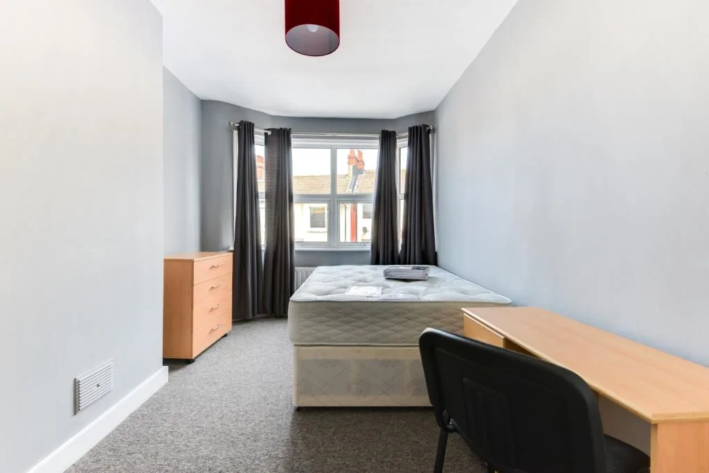 5 bedroom terraced house for rent