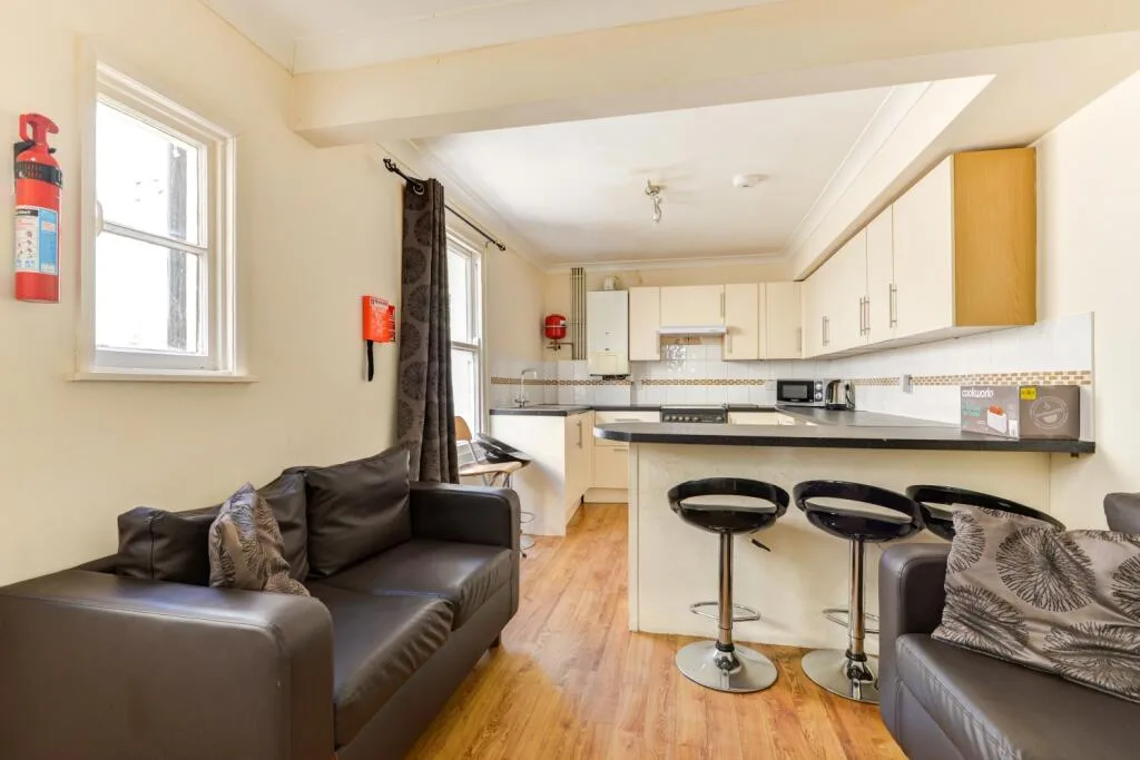 5 bedroom terraced house for rent