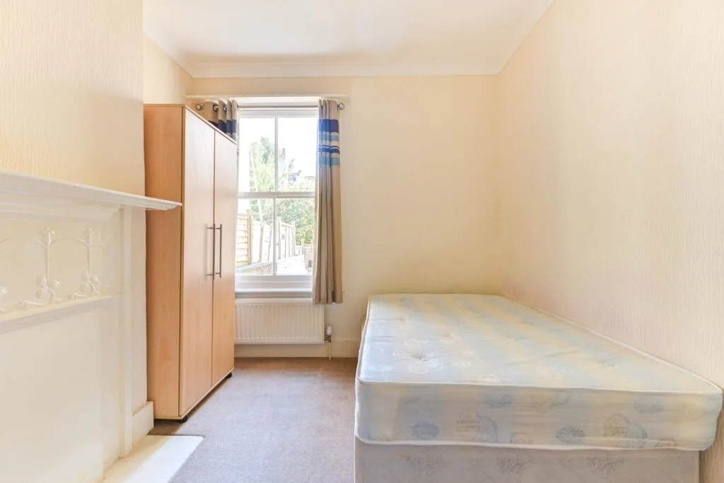 5 bedroom terraced house for rent