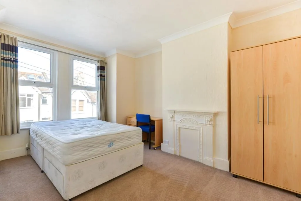 5 bedroom terraced house for rent