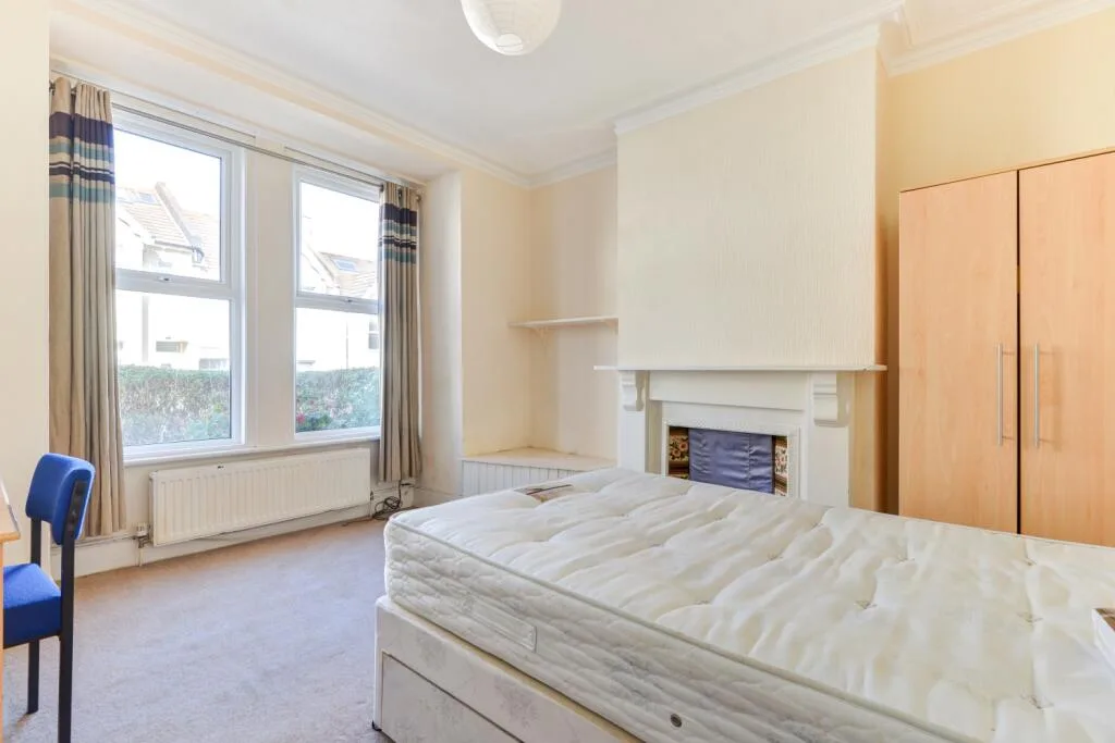 5 bedroom terraced house for rent