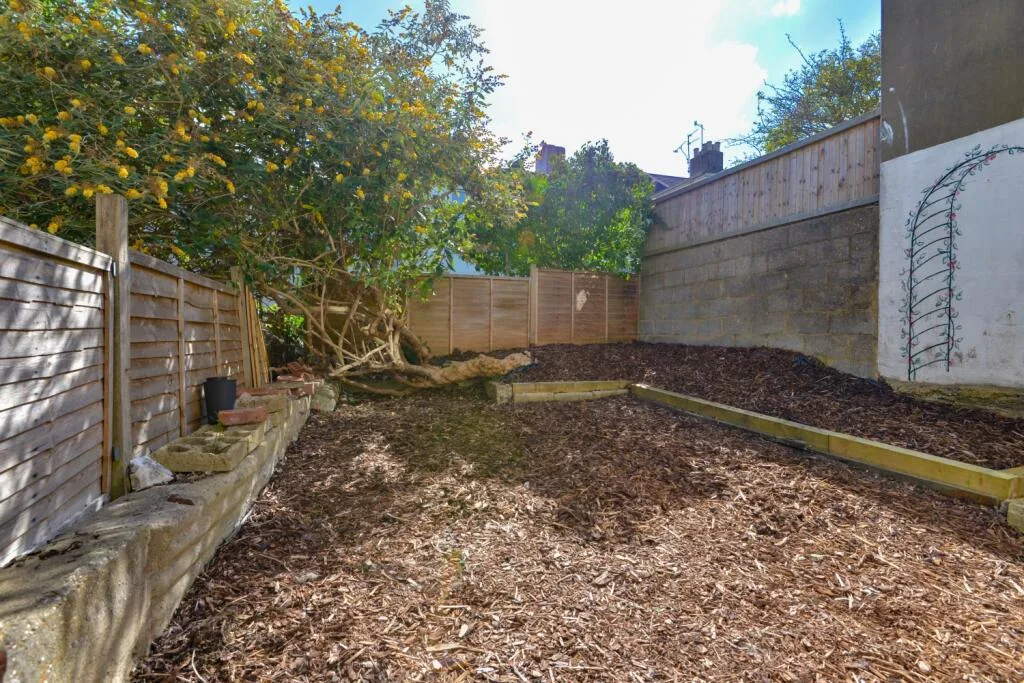 5 bedroom terraced house for rent