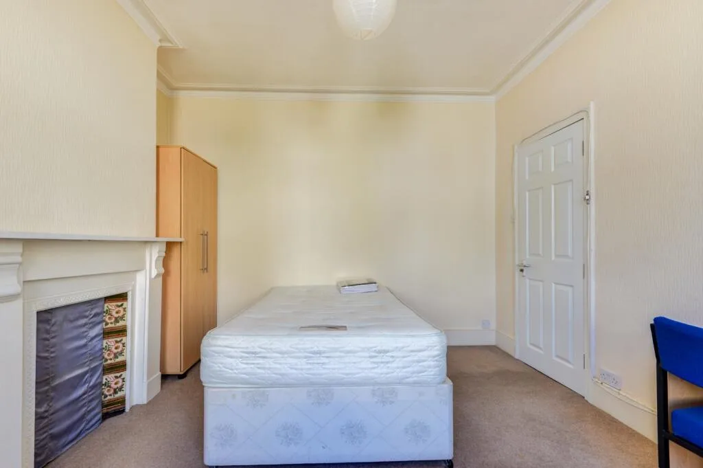 5 bedroom terraced house for rent