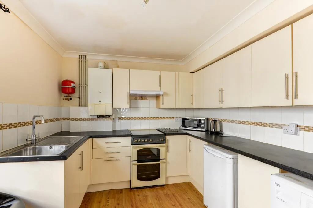5 bedroom terraced house for rent