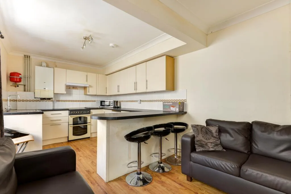 5 bedroom terraced house for rent