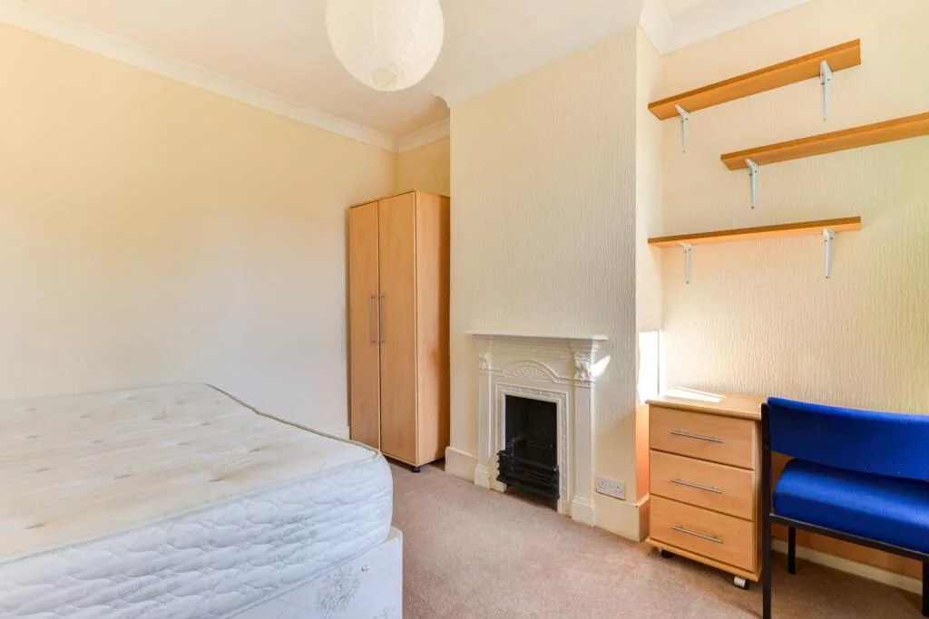 5 bedroom terraced house for rent