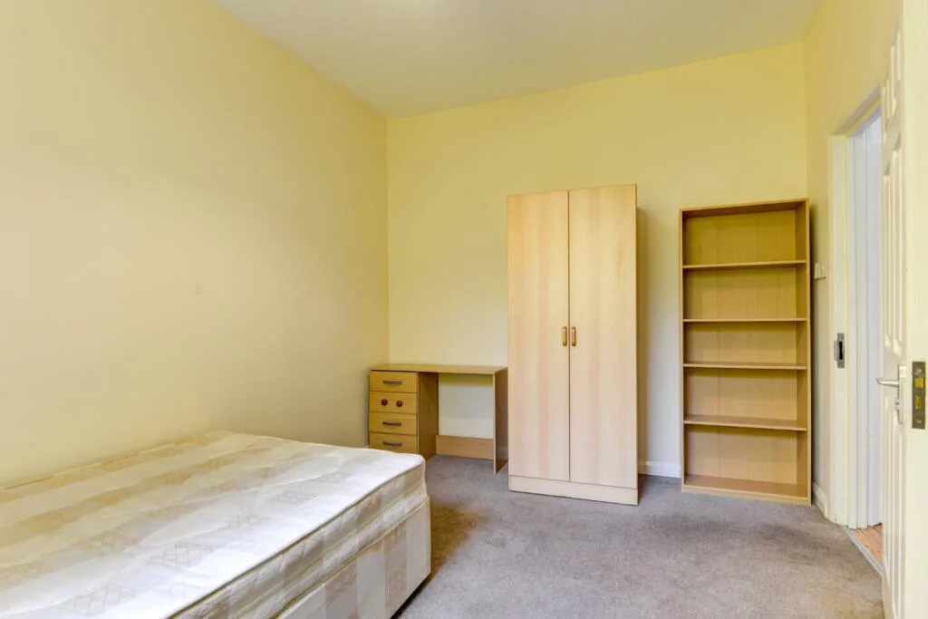 5 bedroom terraced house for rent