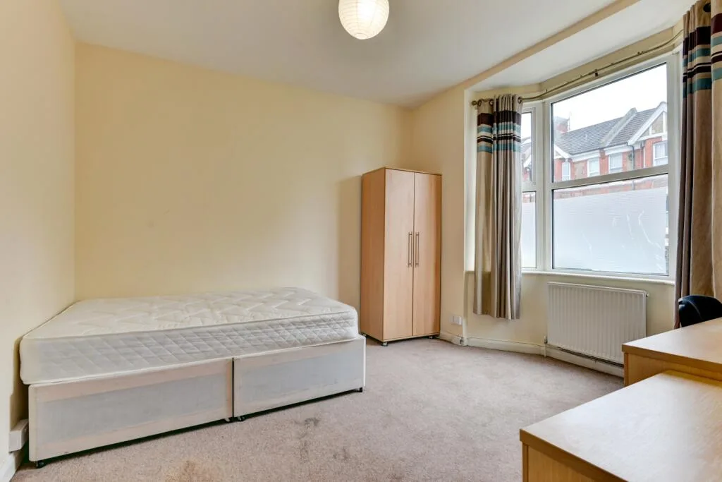 5 bedroom terraced house for rent