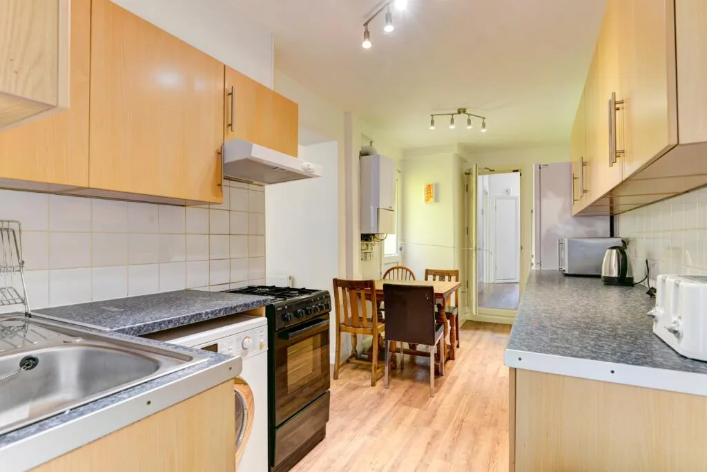 5 bedroom terraced house for rent
