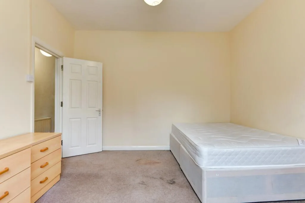 5 bedroom terraced house for rent