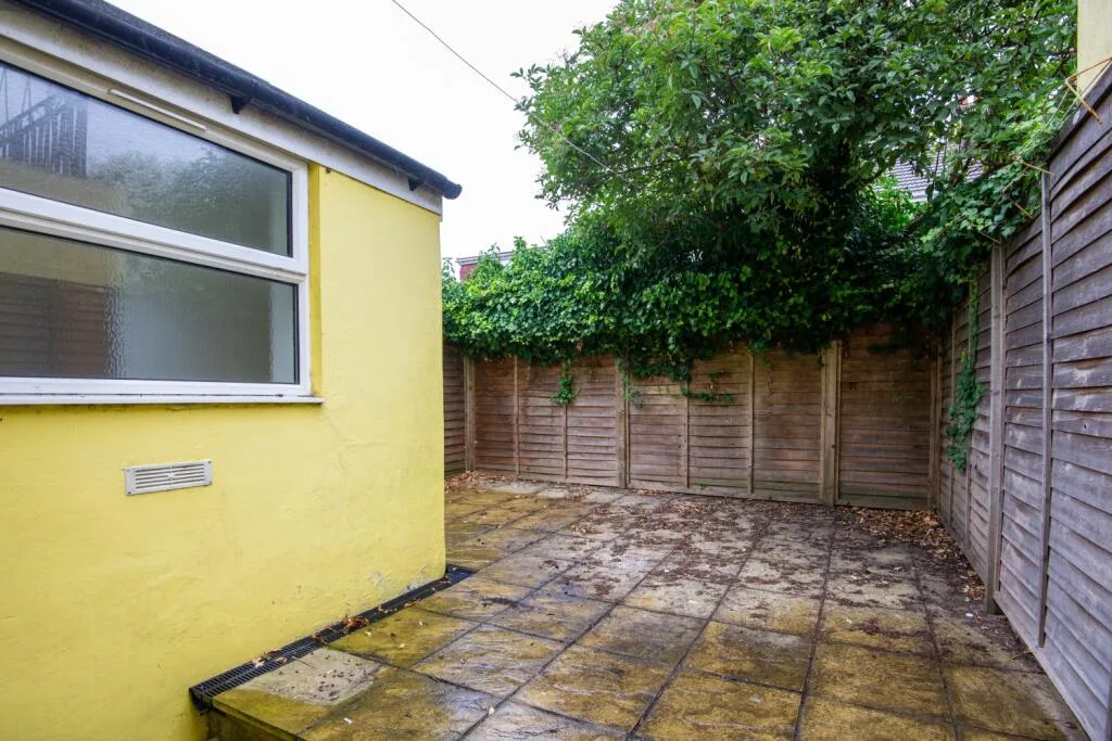 5 bedroom terraced house for rent