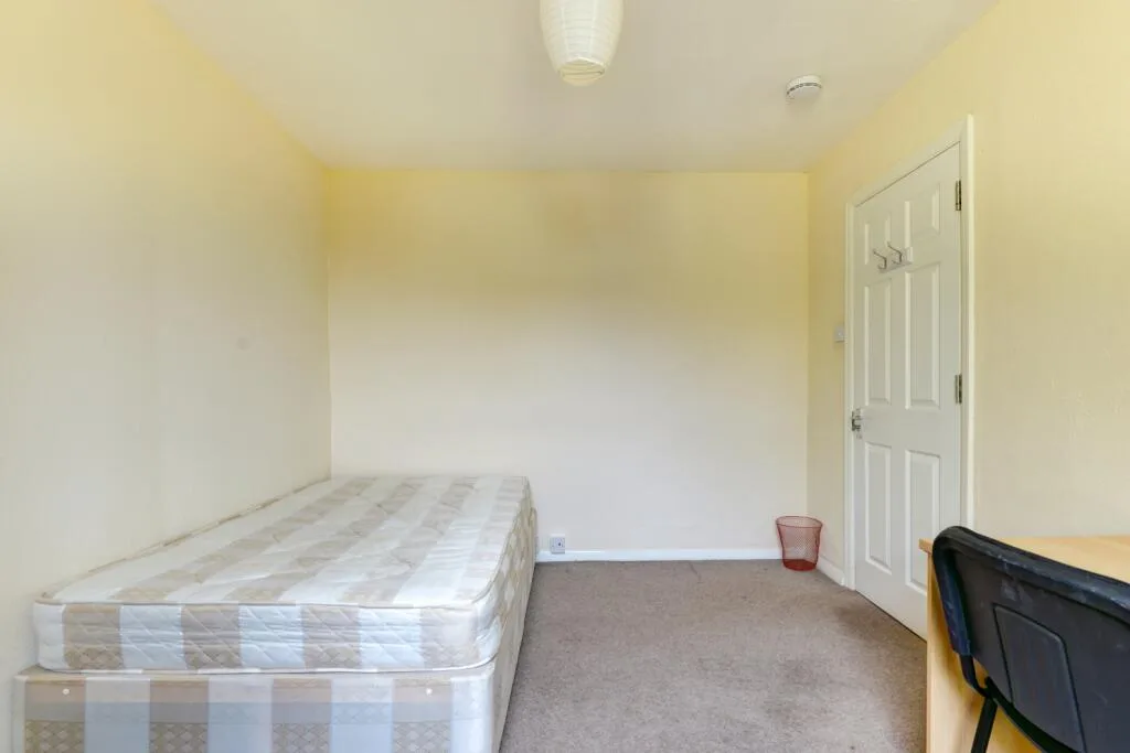 5 bedroom terraced house for rent
