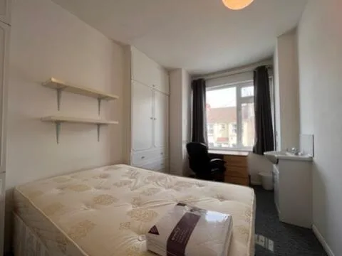 6 bedroom terraced house for rent
