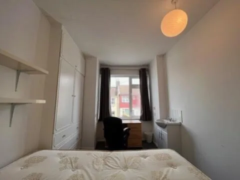 6 bedroom terraced house for rent