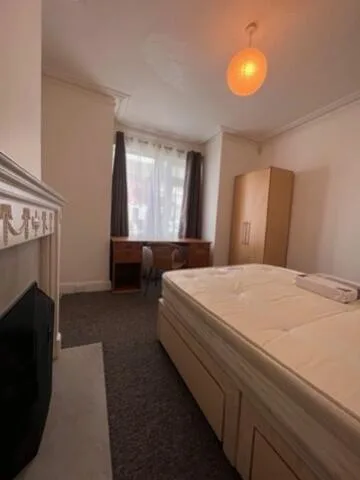 6 bedroom terraced house for rent