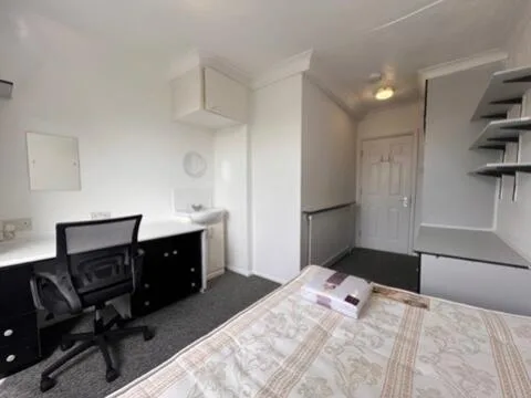 6 bedroom terraced house for rent