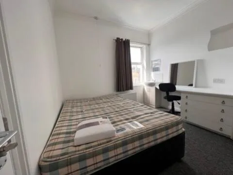 6 bedroom terraced house for rent