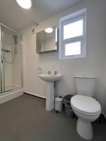 6 bedroom terraced house for rent
