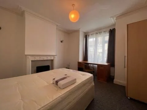 6 bedroom terraced house for rent