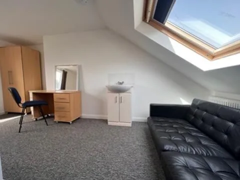 6 bedroom terraced house for rent