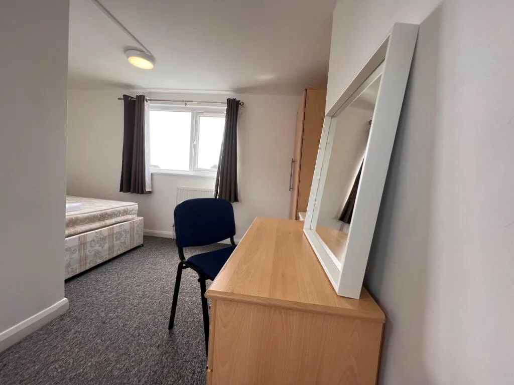 6 bedroom terraced house for rent