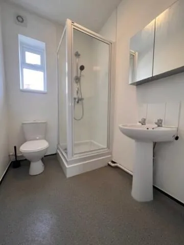 6 bedroom terraced house for rent