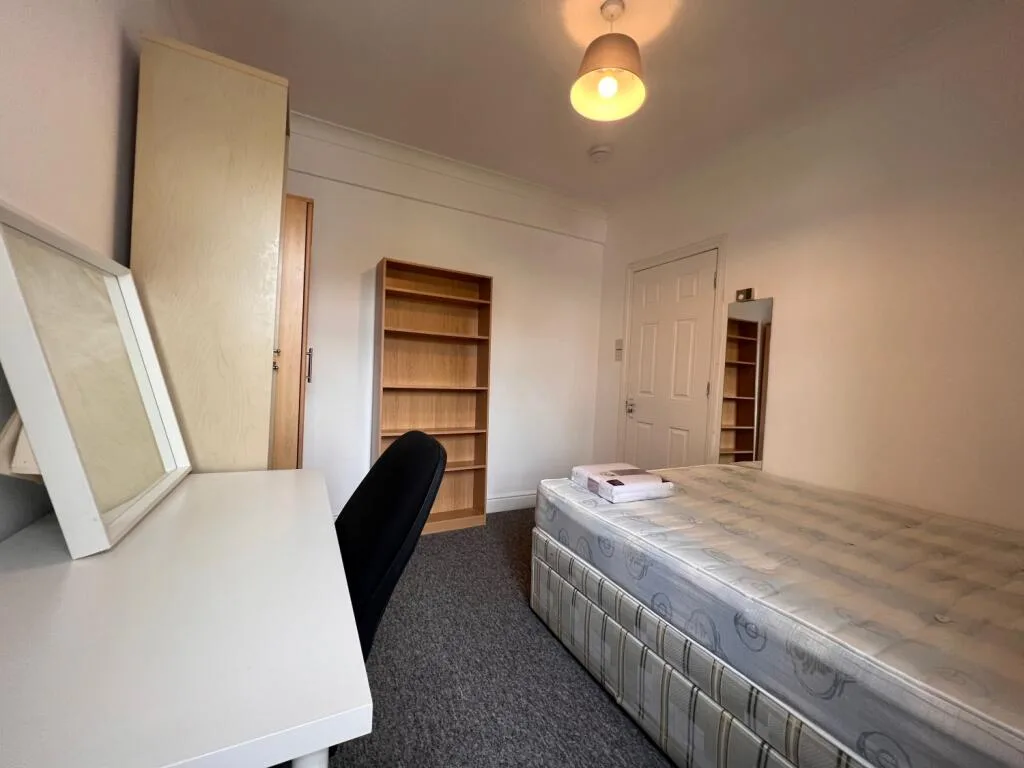 6 bedroom terraced house for rent