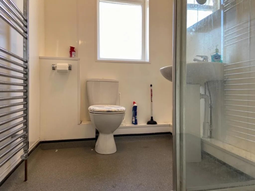 6 bedroom terraced house for rent