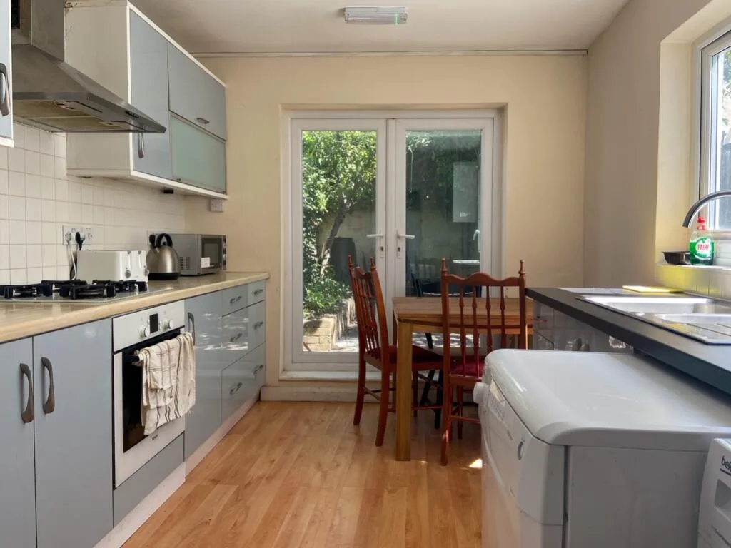 6 bedroom terraced house for rent
