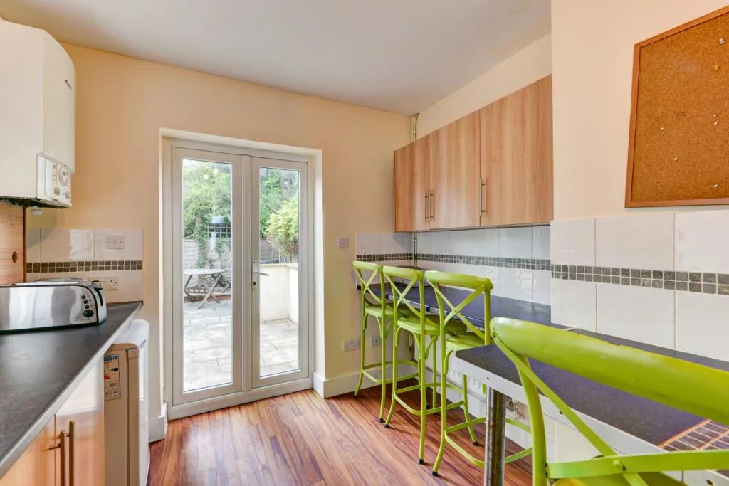 6 bedroom terraced house for rent