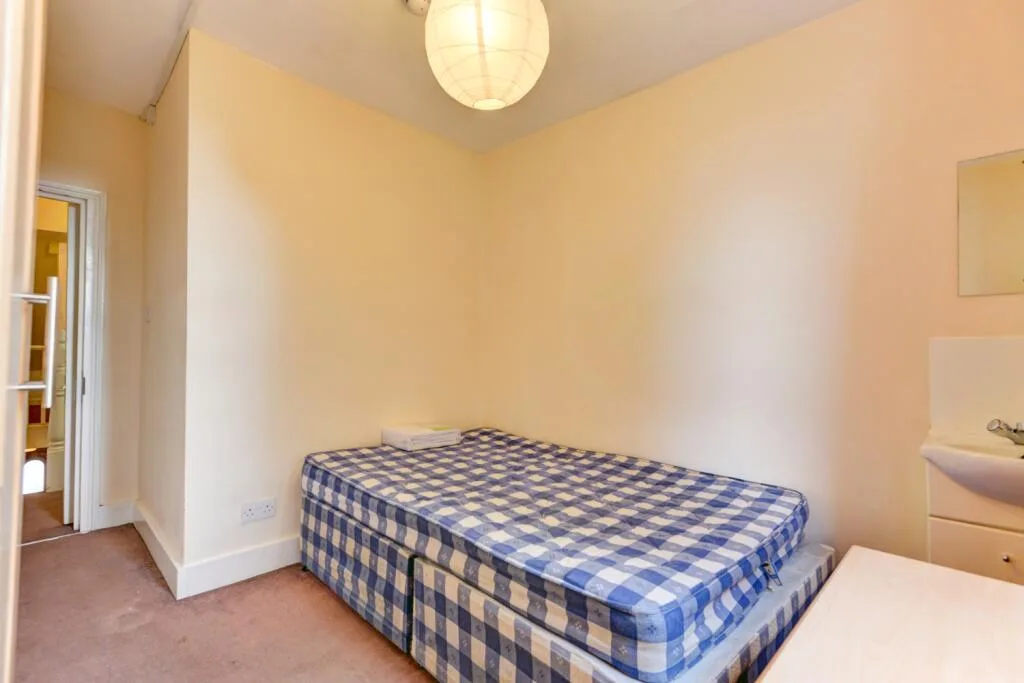 6 bedroom terraced house for rent