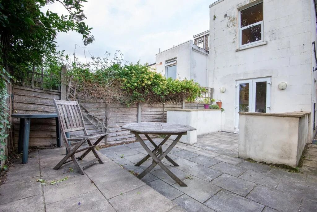 6 bedroom terraced house for rent