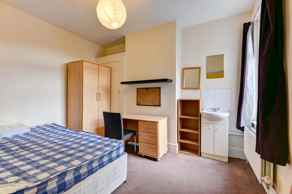 6 bedroom terraced house for rent