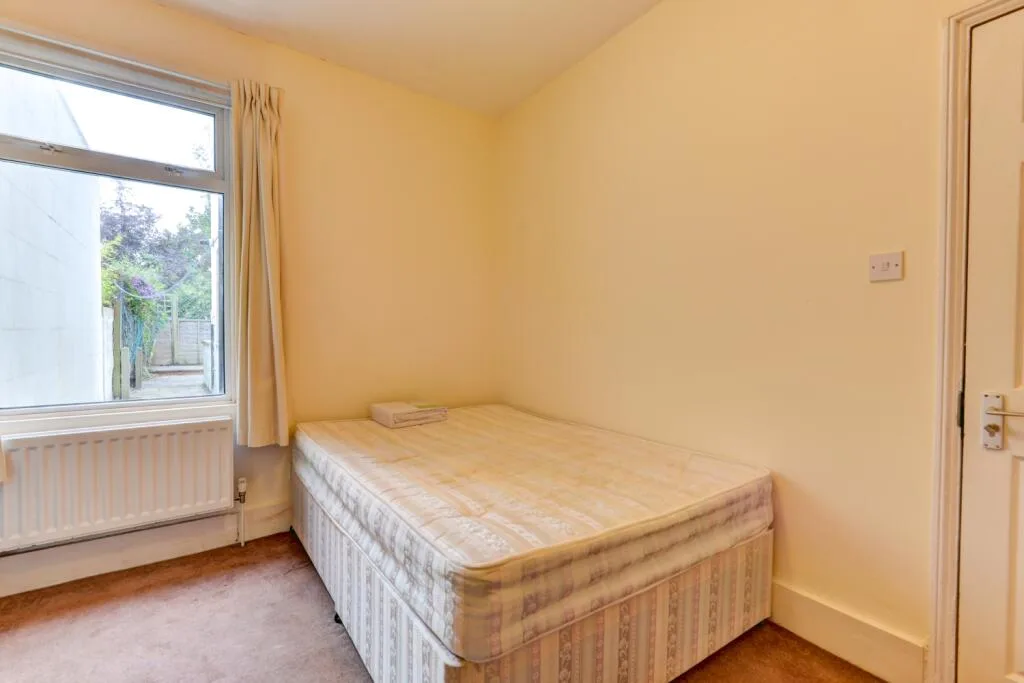 6 bedroom terraced house for rent