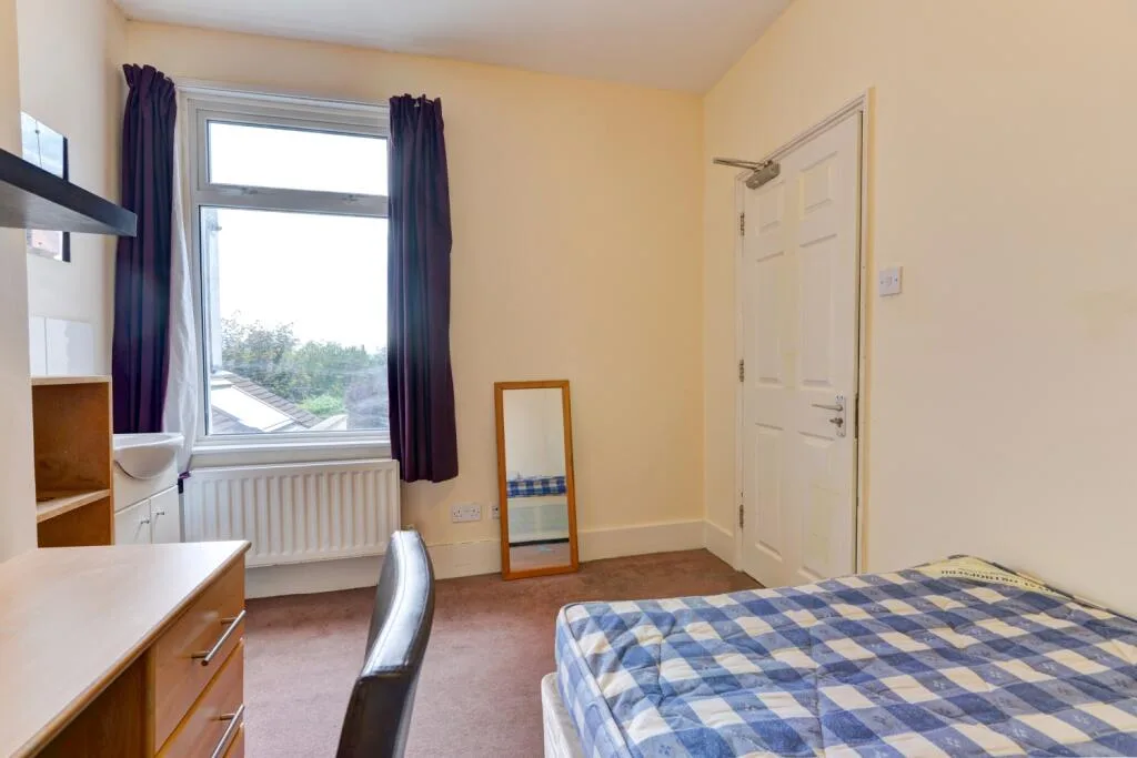 6 bedroom terraced house for rent