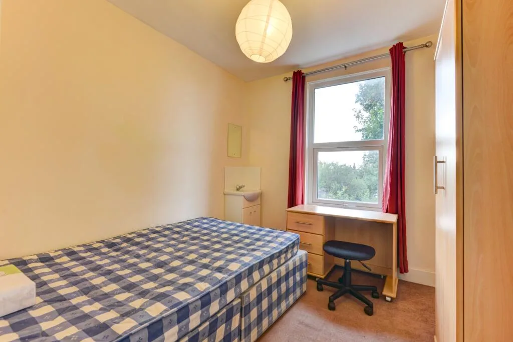 6 bedroom terraced house for rent