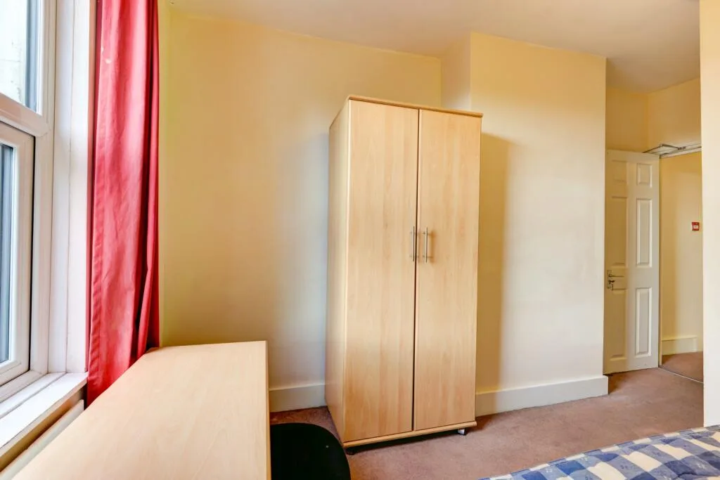 6 bedroom terraced house for rent