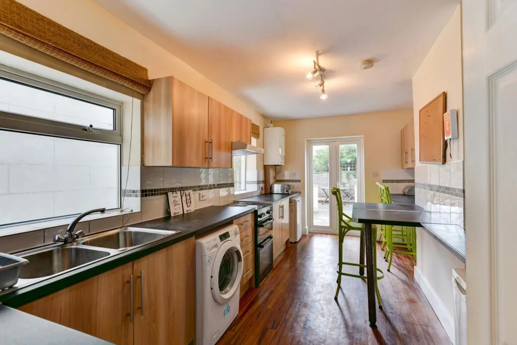 6 bedroom terraced house for rent
