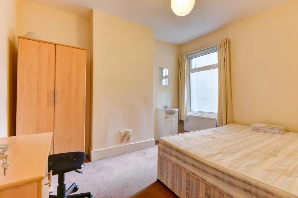6 bedroom terraced house for rent