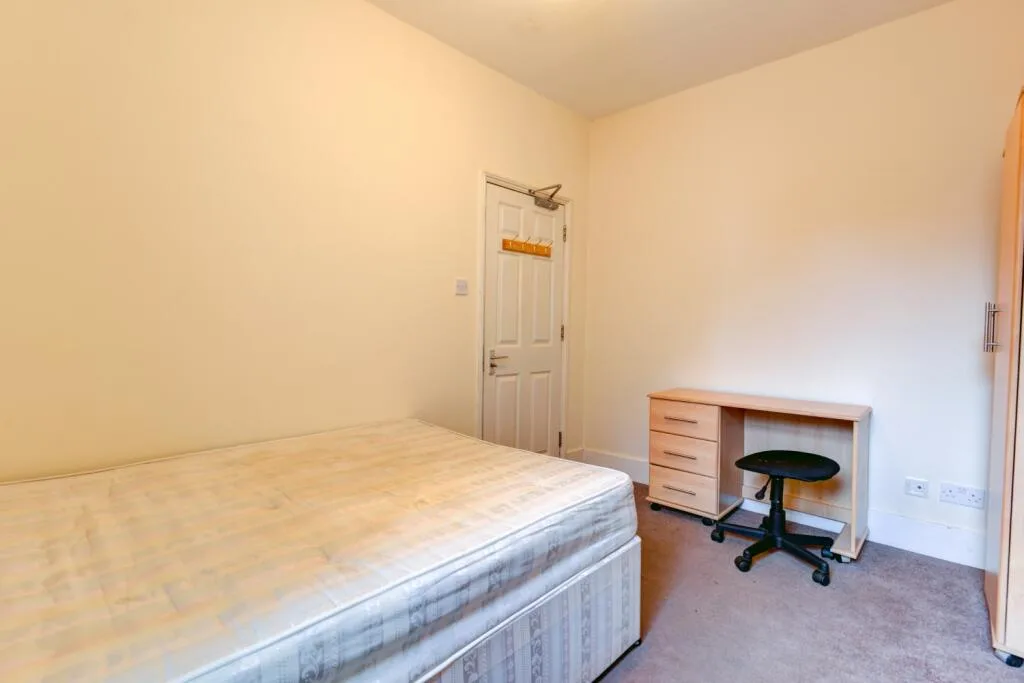 6 bedroom terraced house for rent